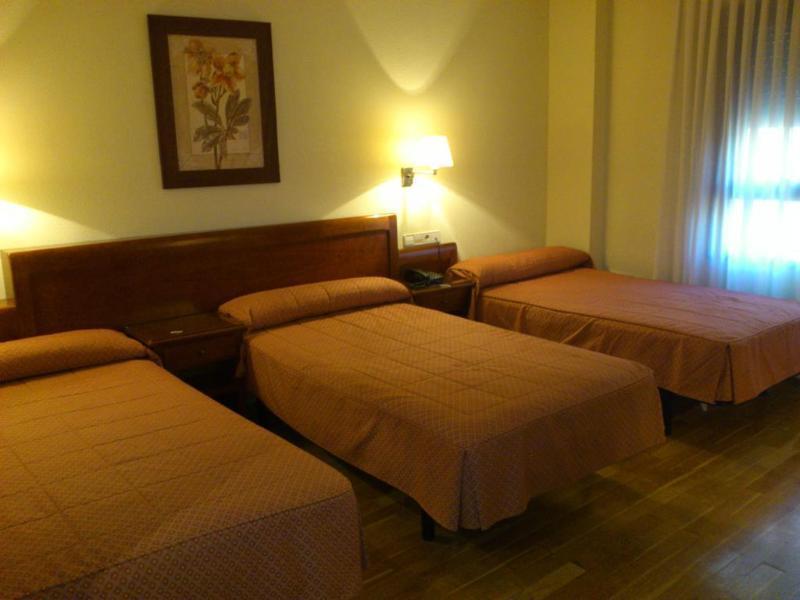 Torrejón de Ardoz Hostal Plaza Mayor מראה חיצוני תמונה