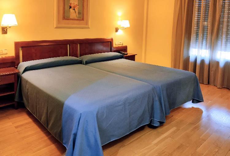 Torrejón de Ardoz Hostal Plaza Mayor מראה חיצוני תמונה