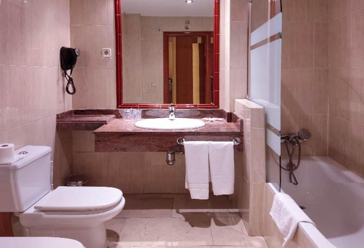 Torrejón de Ardoz Hostal Plaza Mayor מראה חיצוני תמונה