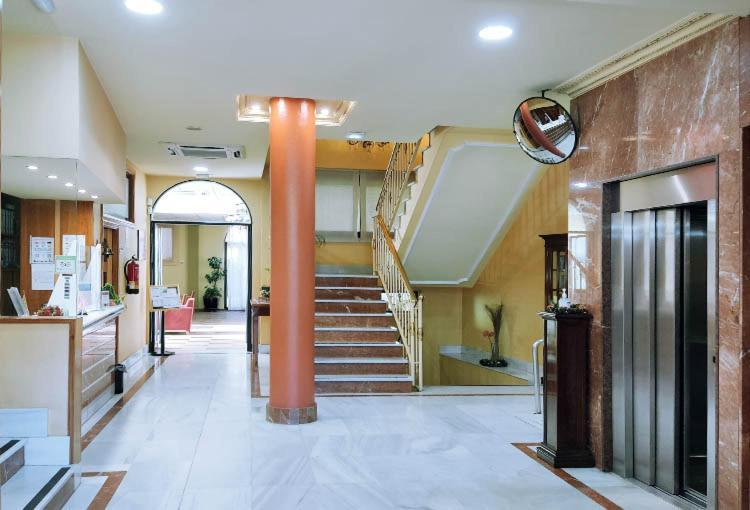 Torrejón de Ardoz Hostal Plaza Mayor מראה חיצוני תמונה