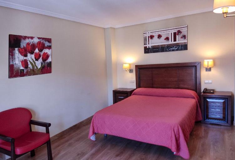 Torrejón de Ardoz Hostal Plaza Mayor מראה חיצוני תמונה