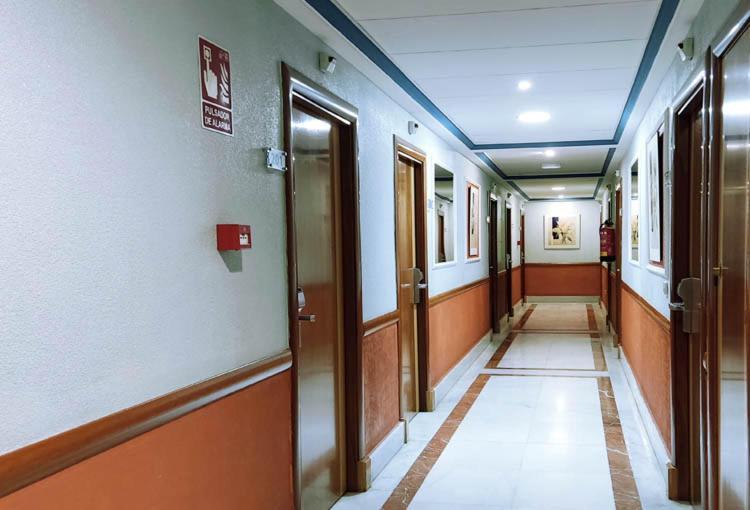 Torrejón de Ardoz Hostal Plaza Mayor מראה חיצוני תמונה
