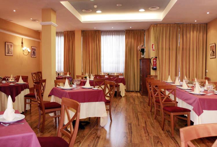 Torrejón de Ardoz Hostal Plaza Mayor מראה חיצוני תמונה
